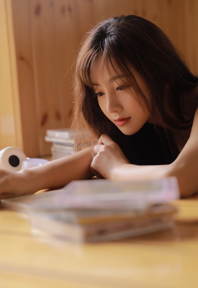 早安少女吊带睡裙慵懒随性写真