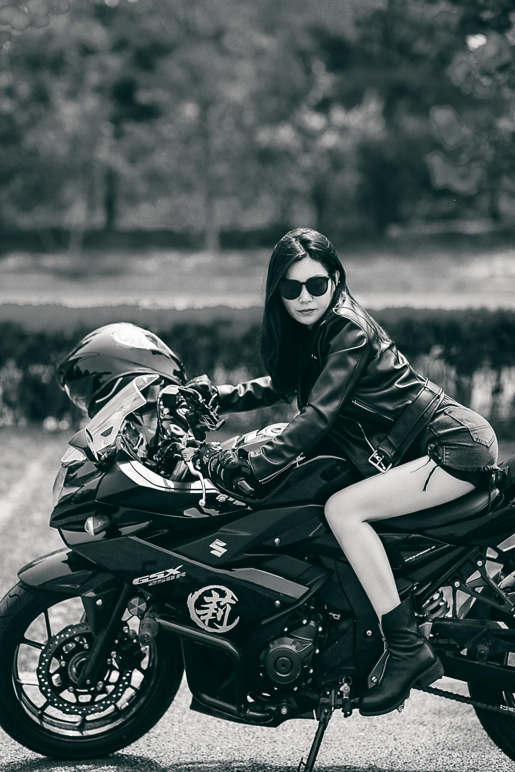 炫酷机车女孩潮流个性时尚写真