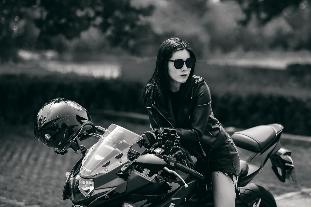 炫酷机车女孩潮流个性时尚写真