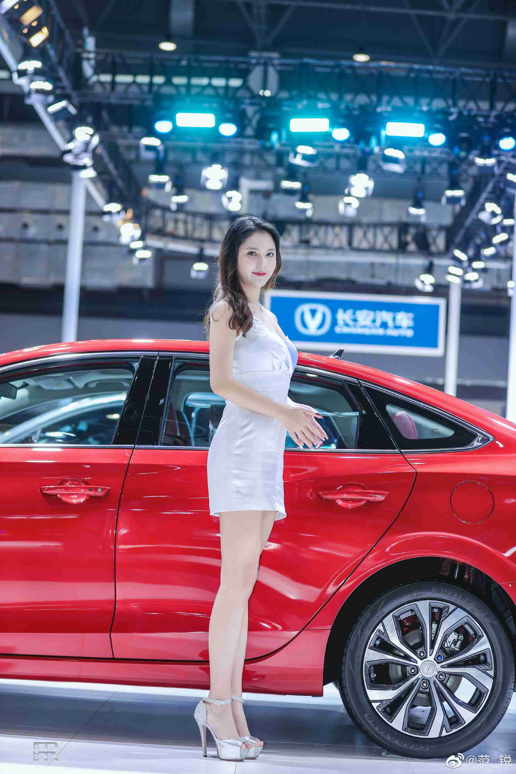 漂亮美女车模超短裙高跟鞋私拍