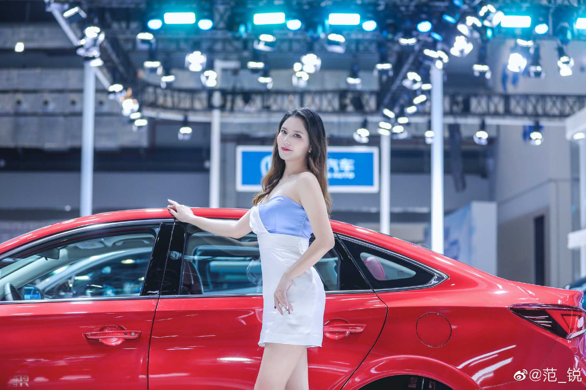 漂亮美女车模超短裙高跟鞋私拍