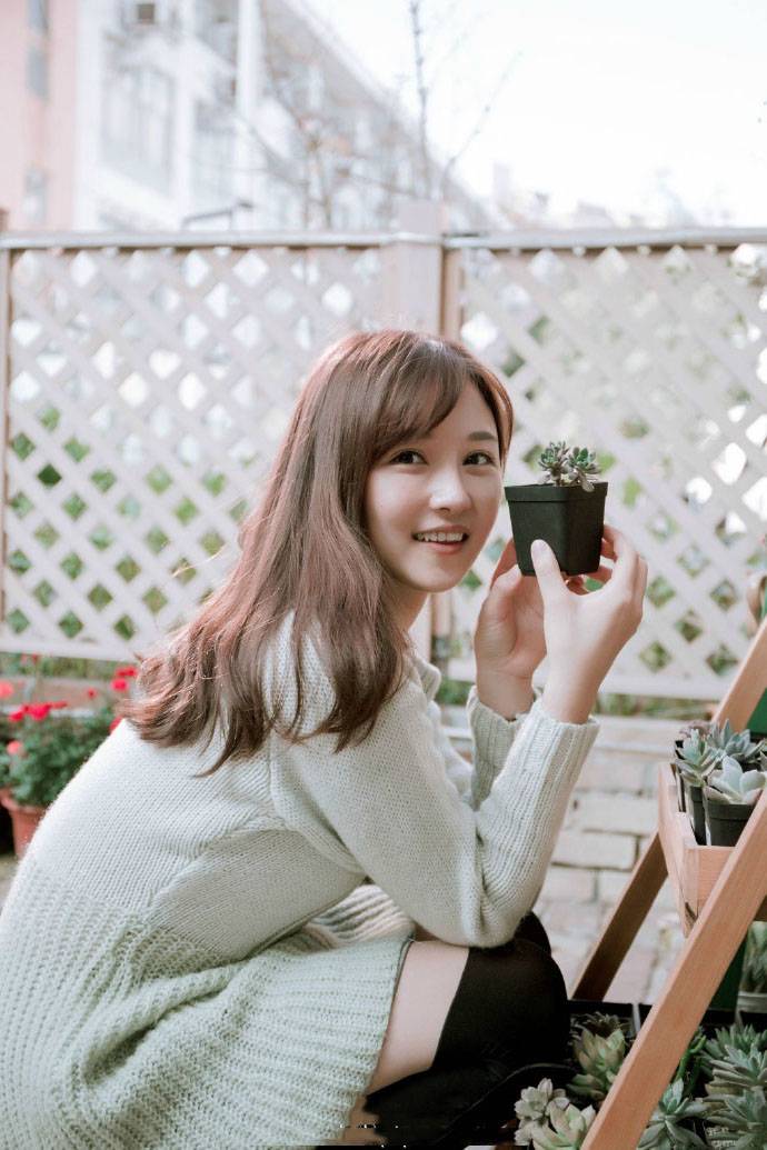 蛋蛋热裤丰满大腿人体艺术图片