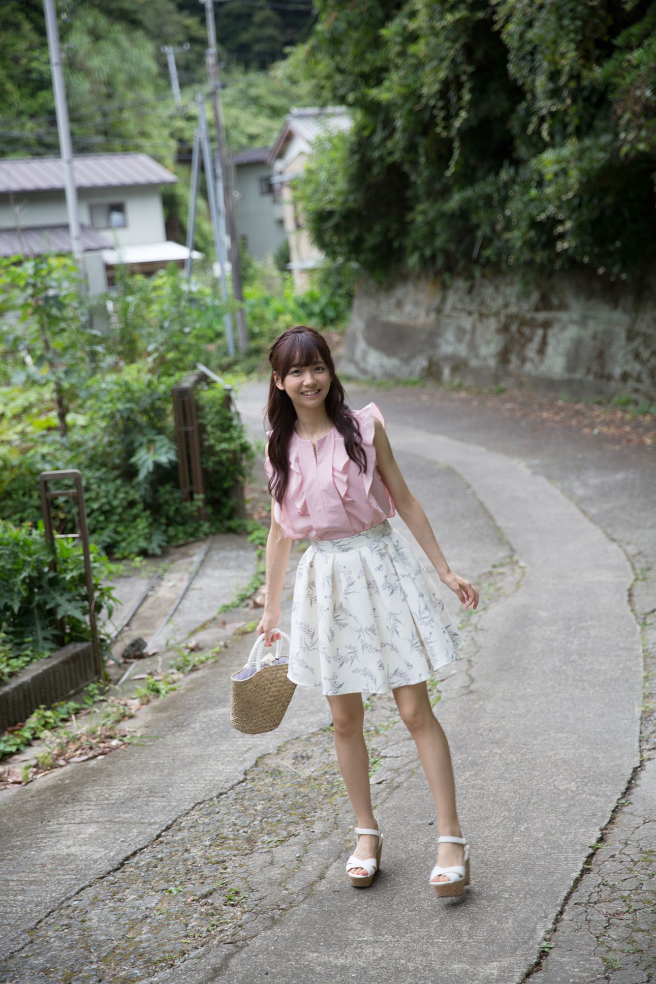 日本童颜双马尾萝莉泳衣比基尼人体艺术写真