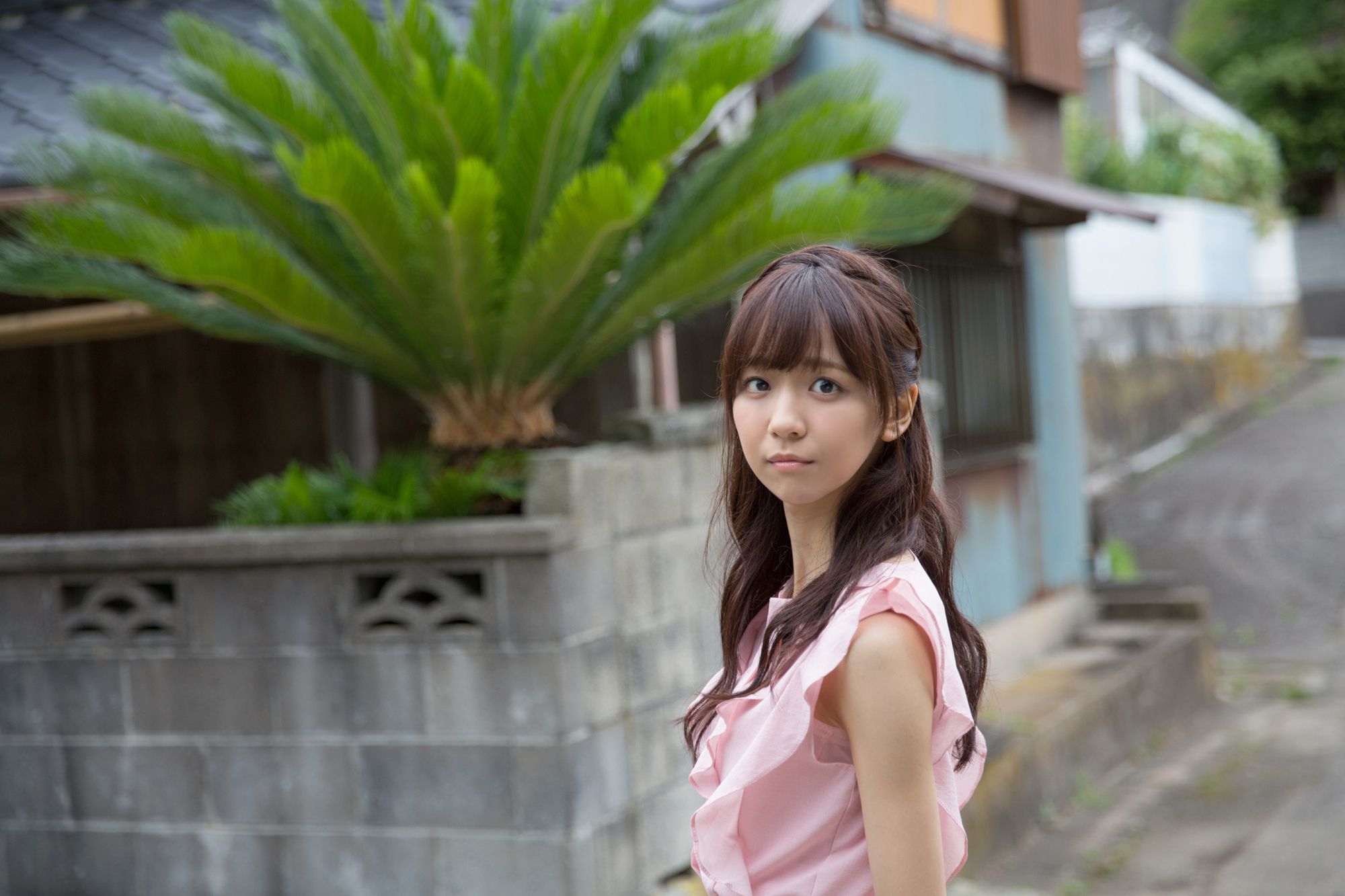 日本童颜双马尾萝莉泳衣比基尼人体艺术写真