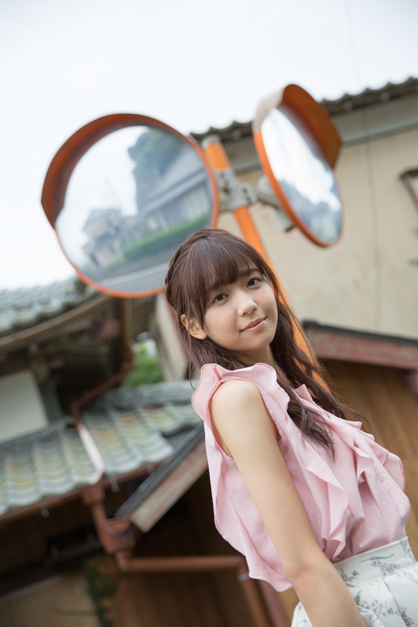 日本童颜双马尾萝莉泳衣比基尼人体艺术写真