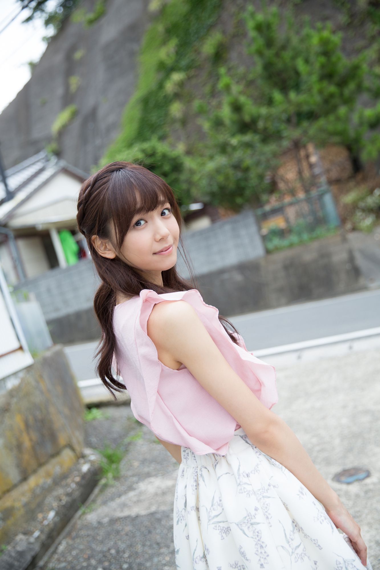 日本童颜双马尾萝莉泳衣比基尼人体艺术写真