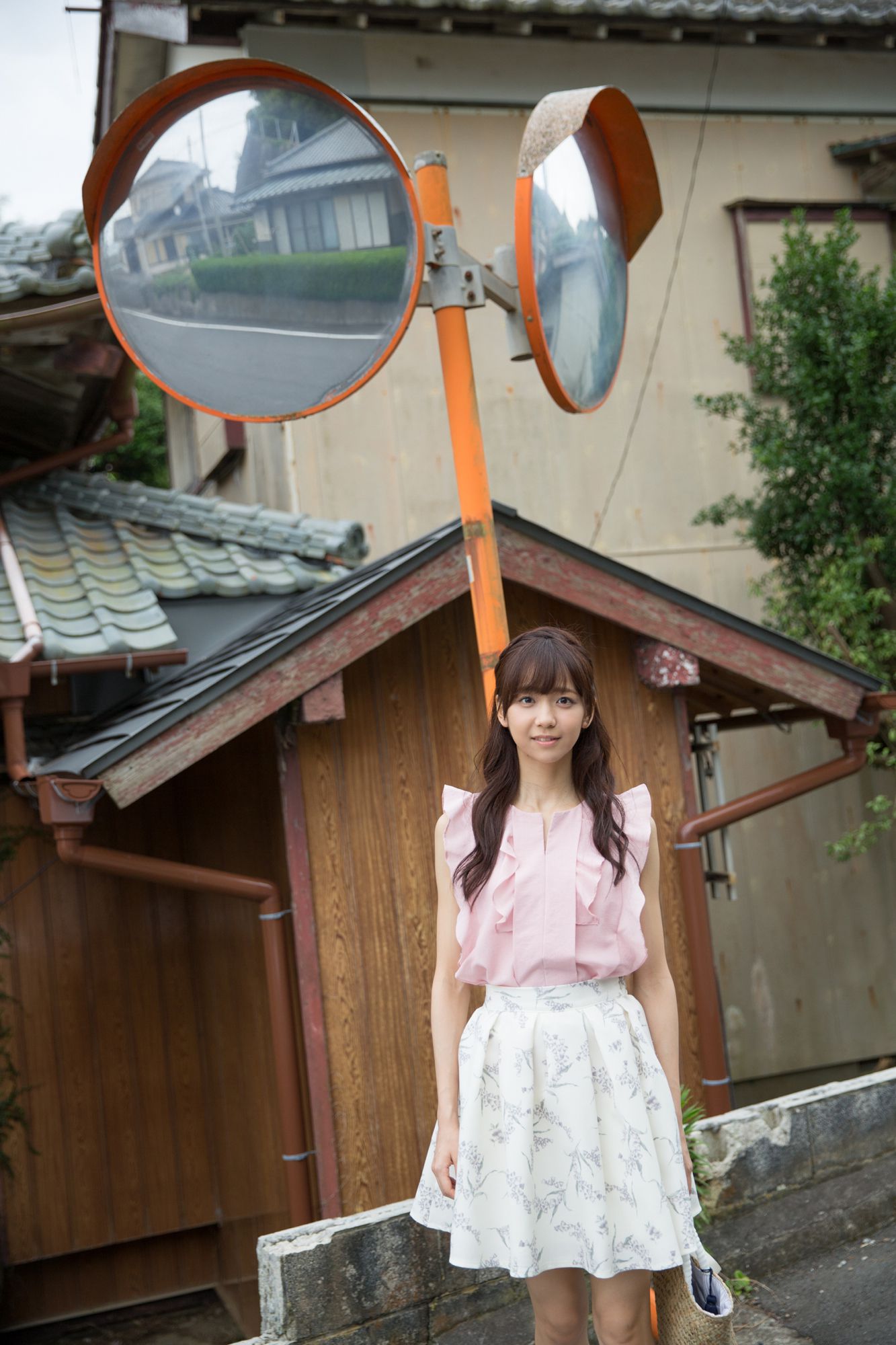 日本童颜双马尾萝莉泳衣比基尼人体艺术写真