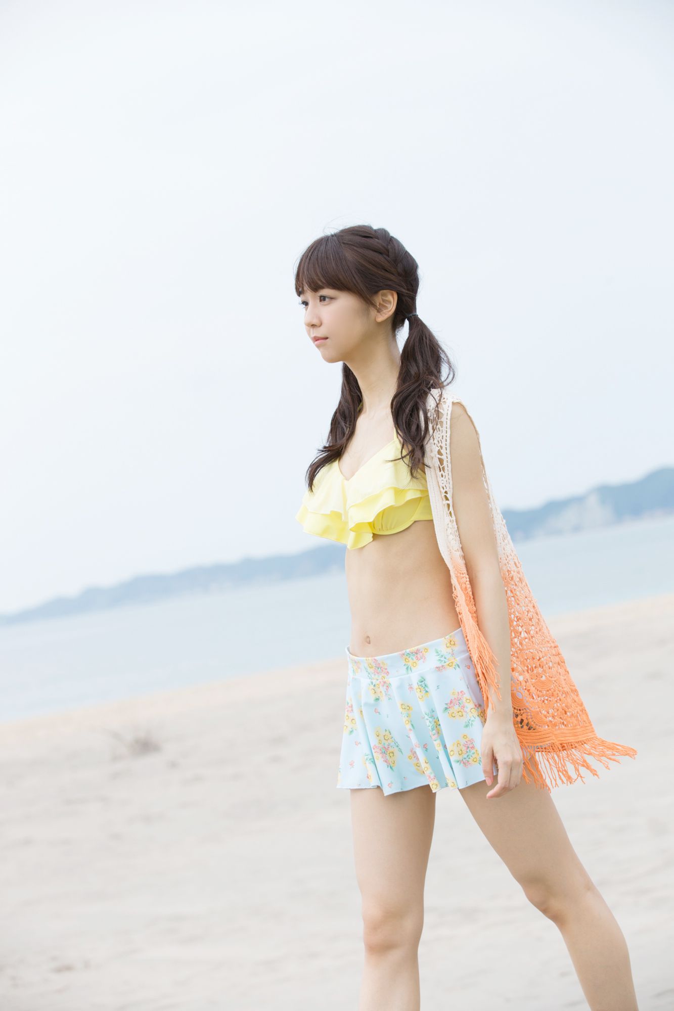 日本童颜双马尾萝莉泳衣比基尼人体艺术写真