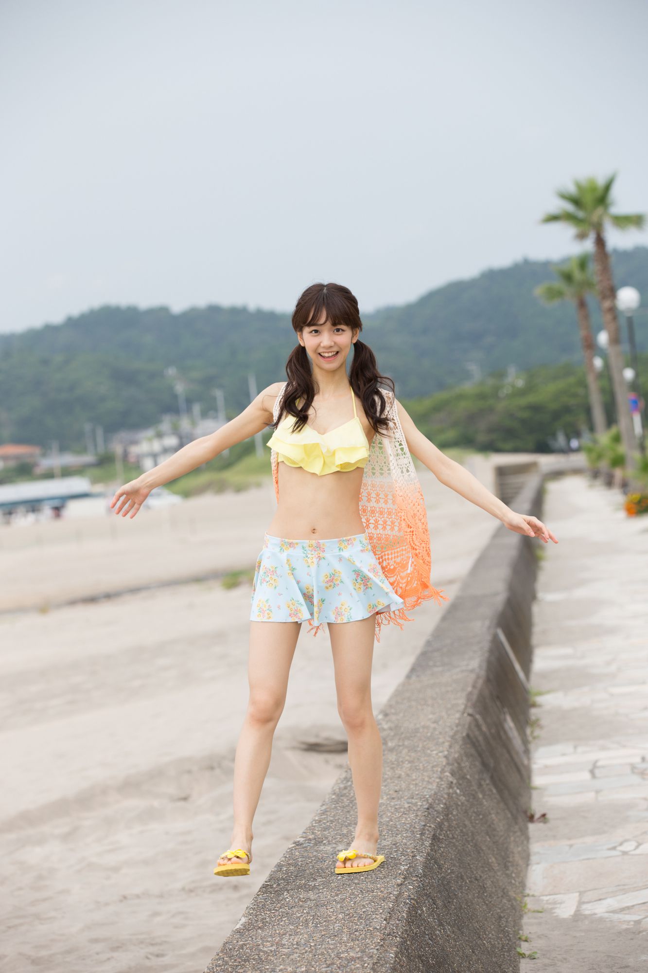 日本童颜双马尾萝莉泳衣比基尼人体艺术写真