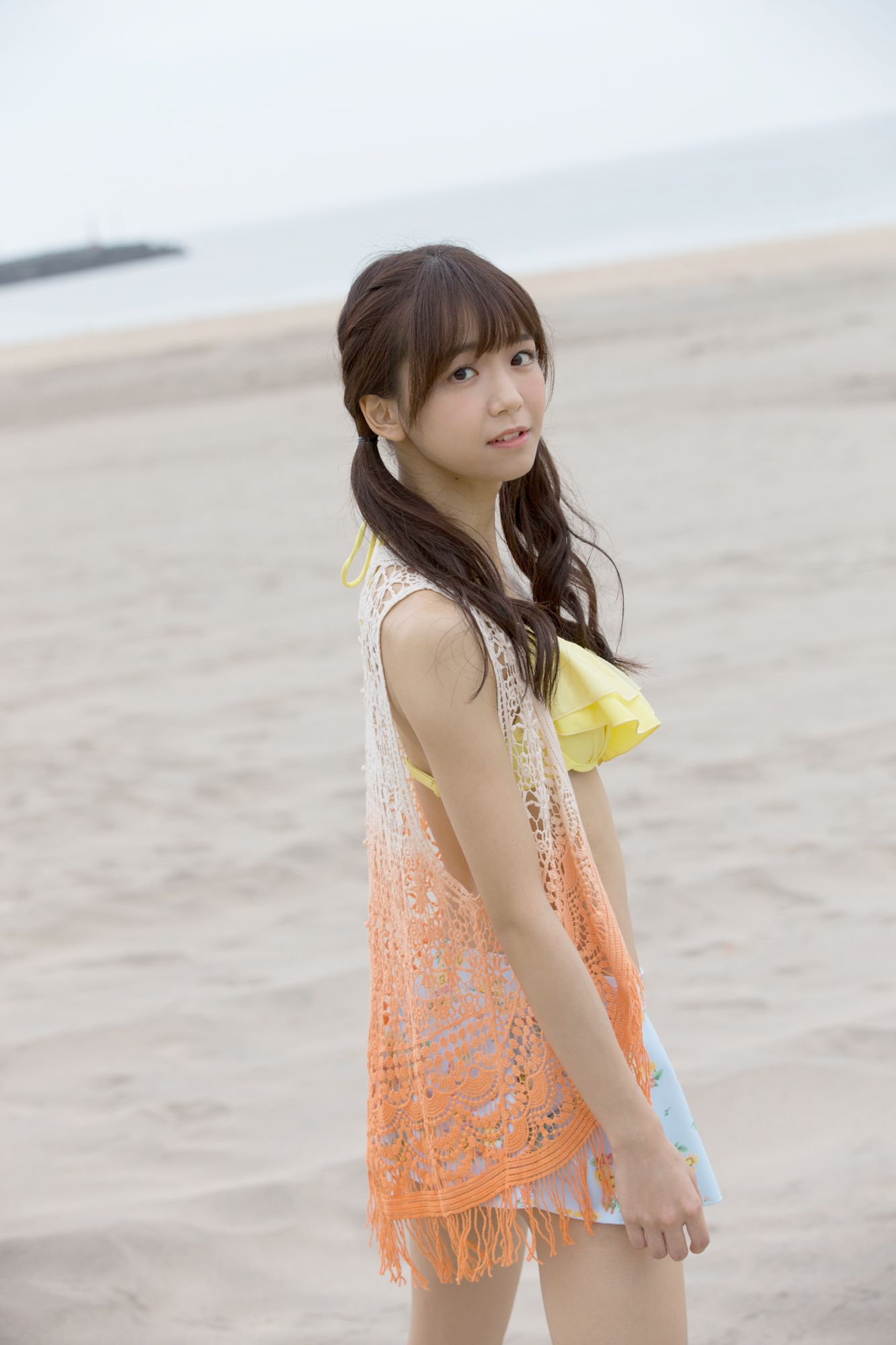 日本童颜双马尾萝莉泳衣比基尼人体艺术写真