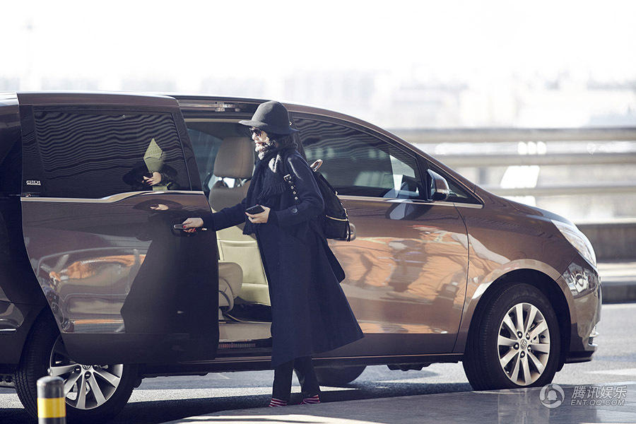 朱丹潇洒帅气的沉稳图片  时尚搭配示范新年简约搭