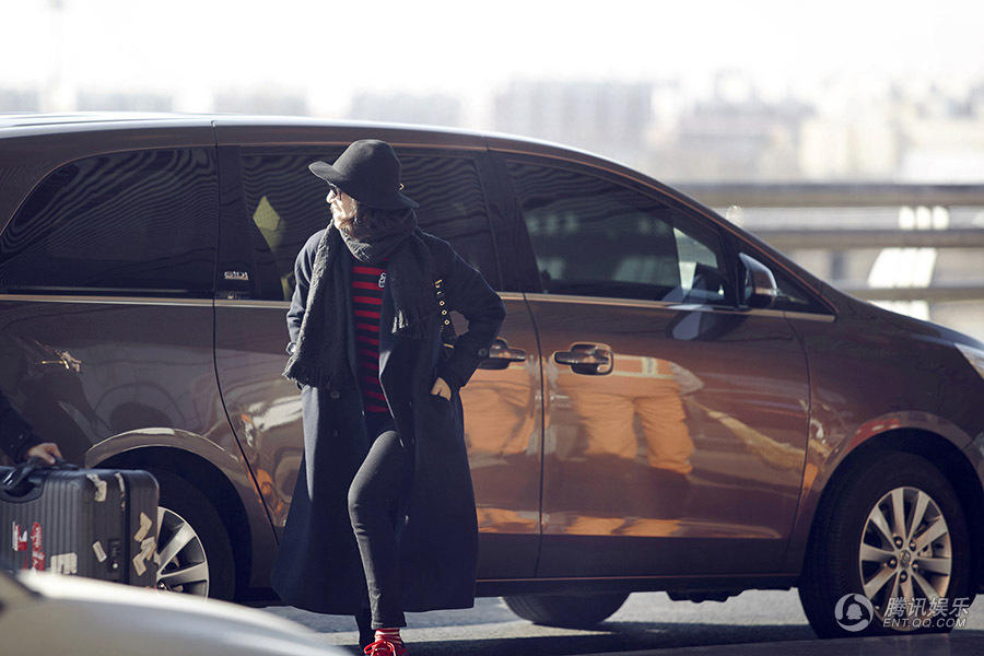 朱丹潇洒帅气的沉稳图片  时尚搭配示范新年简约搭