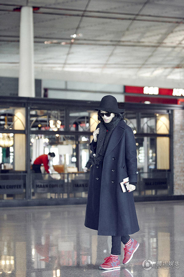 朱丹潇洒帅气的沉稳图片  时尚搭配示范新年简约搭