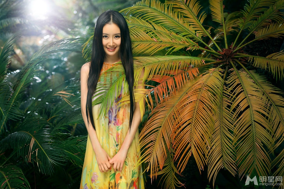 阳光下的清新小女生舒畅图片