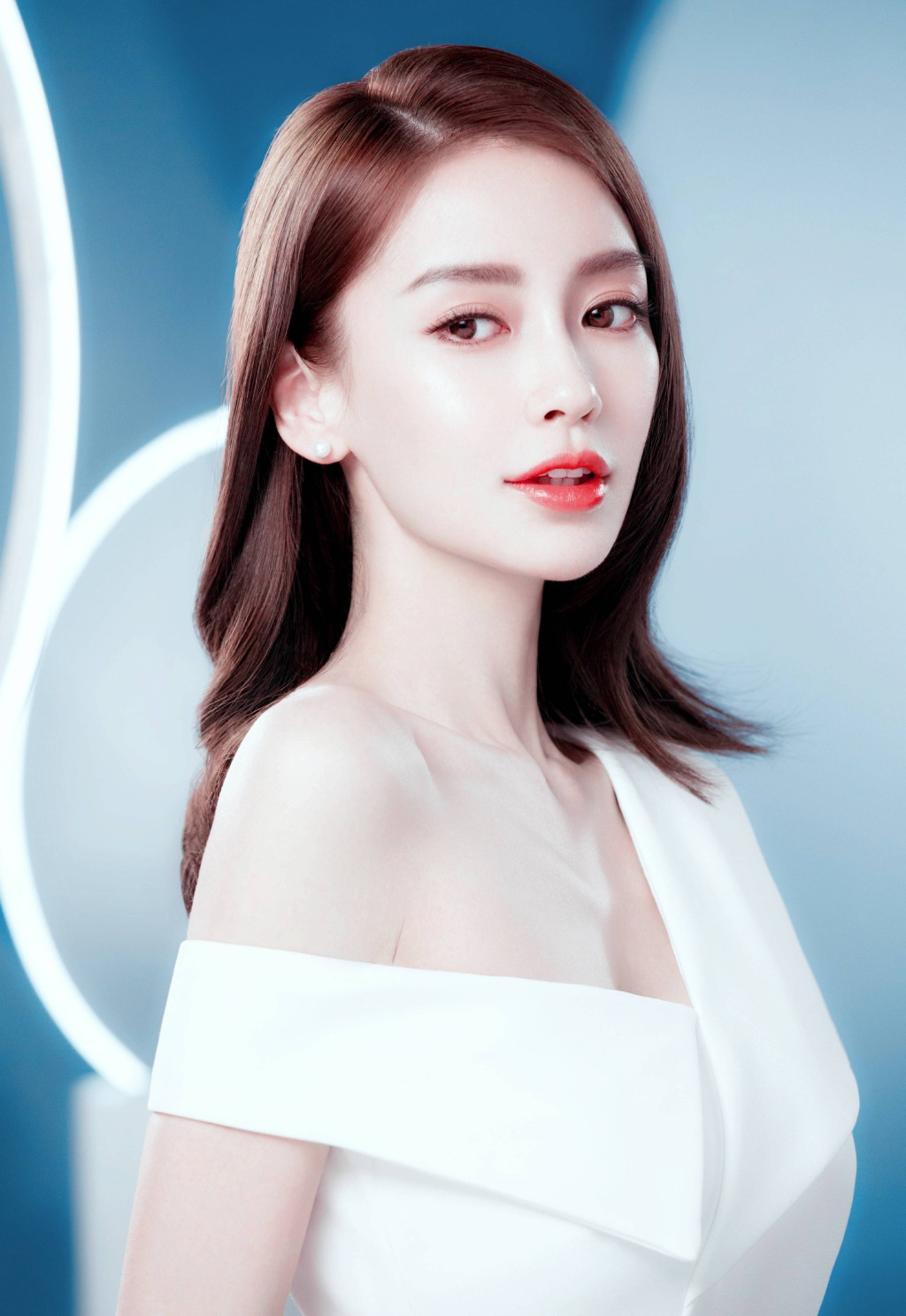 精致美女Angelababy广告代言人成熟火辣香肩养眼写真图片