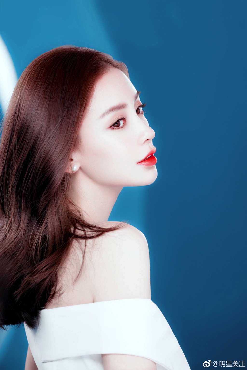 精致美女Angelababy广告代言人成熟火辣香肩养眼写真图片