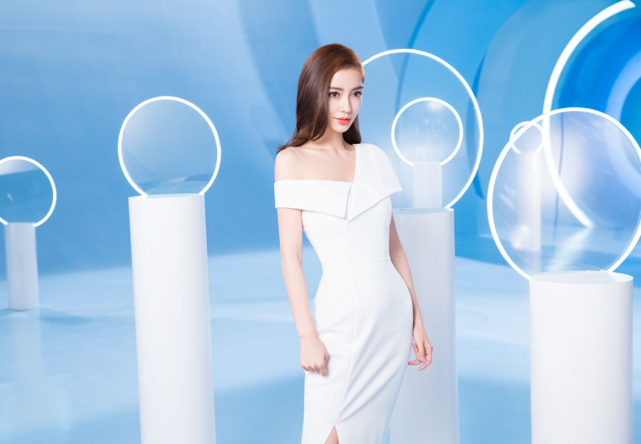 精致美女Angelababy广告代言人成熟火辣香肩养眼写真图片