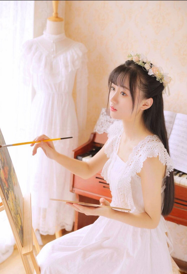 妖娆名媛气质美女风骚宾馆摆弄骚姿性感长腿火辣图片