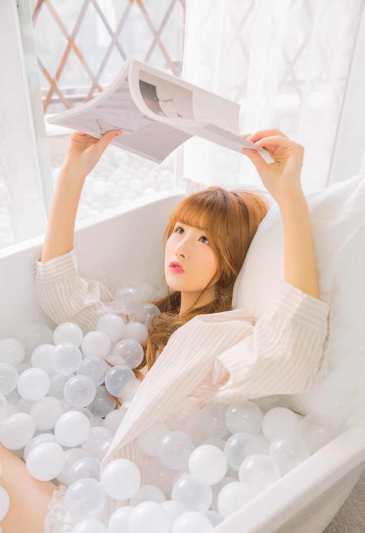 清纯可爱短发美女白领女仆制服诱惑性感美女图片