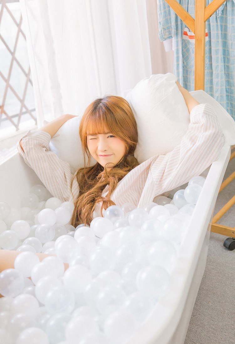 清纯可爱短发美女白领女仆制服诱惑性感美女图片