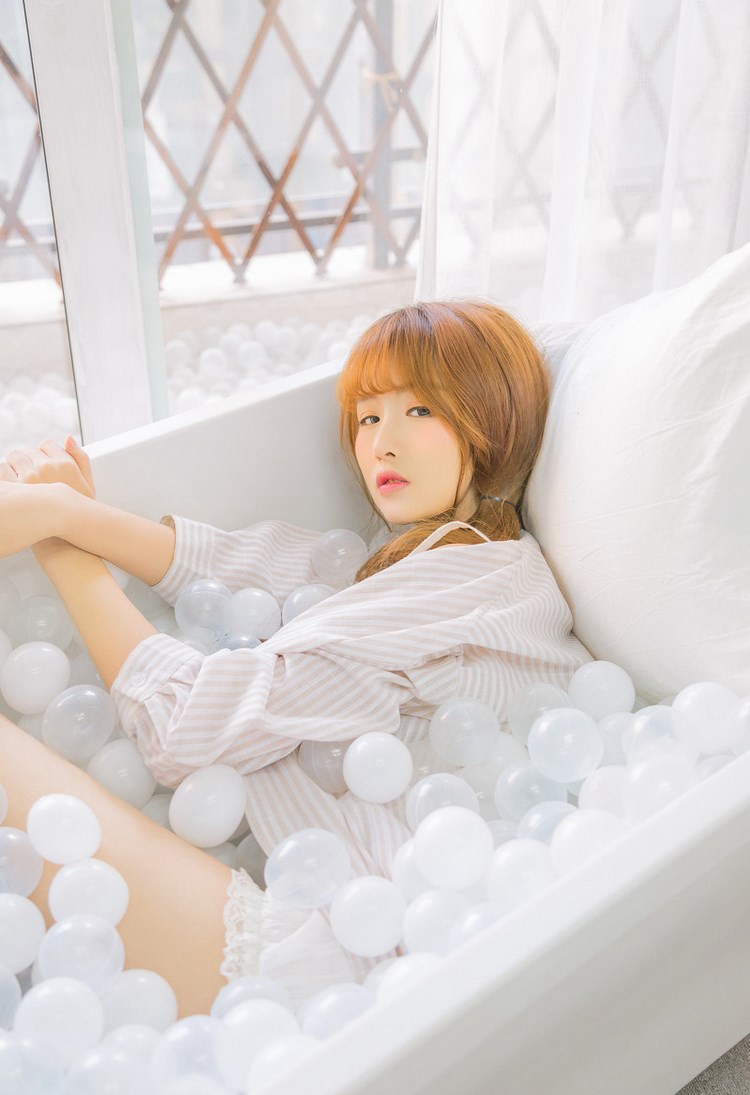 清纯可爱短发美女白领女仆制服诱惑性感美女图片