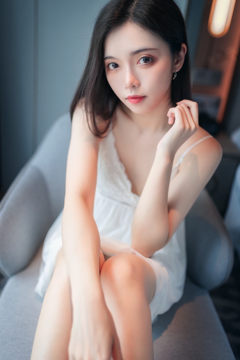 娇媚小女人床上千娇百媚私房照