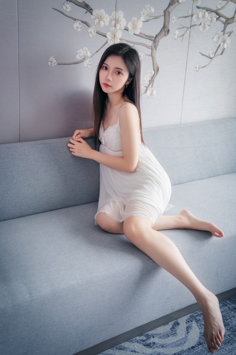 娇媚小女人床上千娇百媚私房照