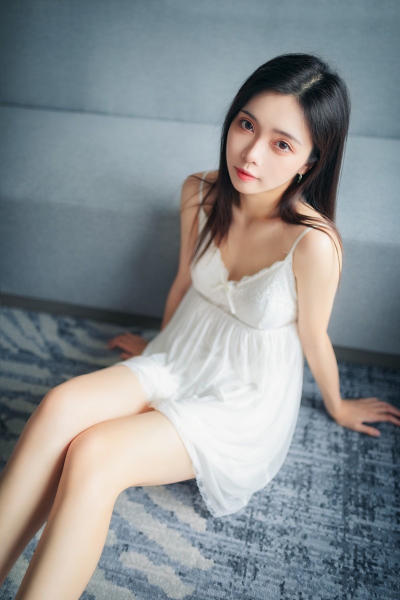 娇媚小女人床上千娇百媚私房照