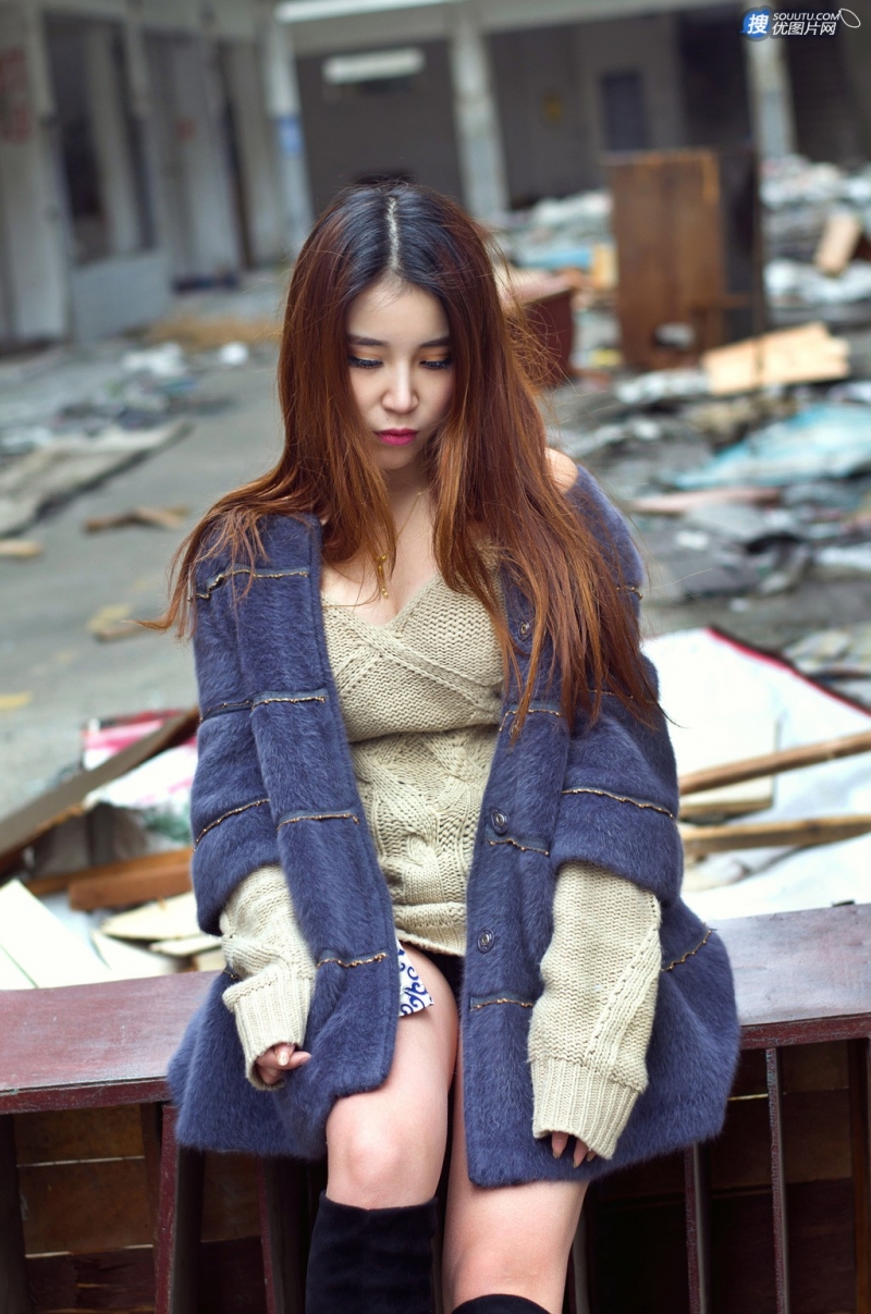 街拍美女波涛胸涌性感人像情绪摄影