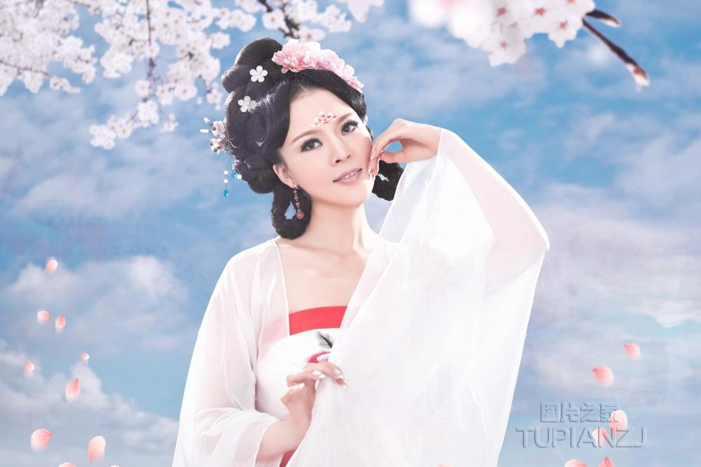 古装花中美女图片 展清纯笑容