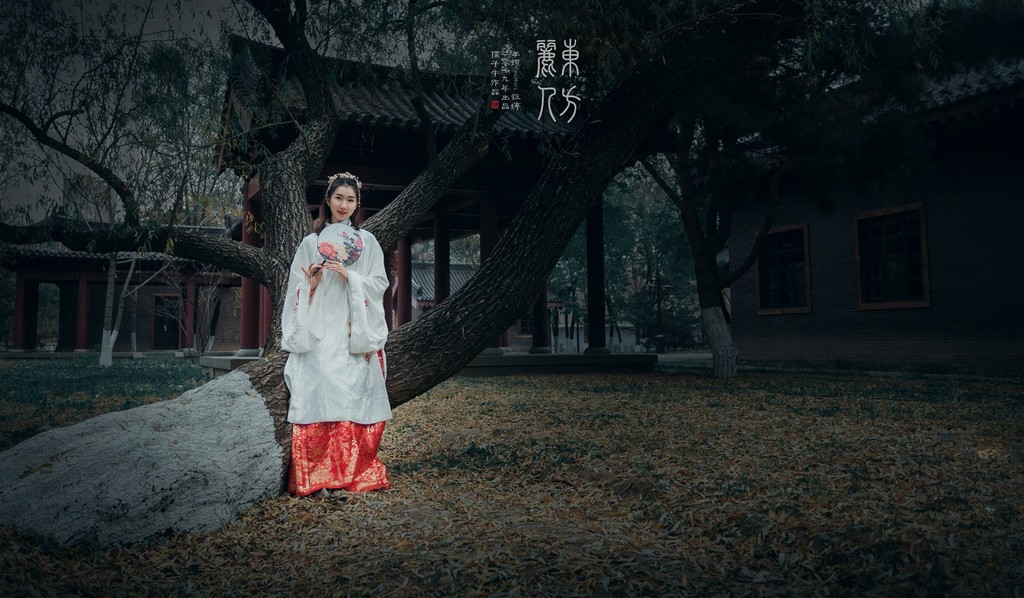 优雅知性的汉服美女光线朦胧养眼复古风古装摄影