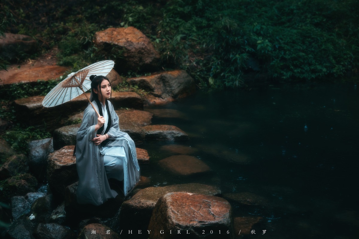 唯美如画的美女古装写真图片