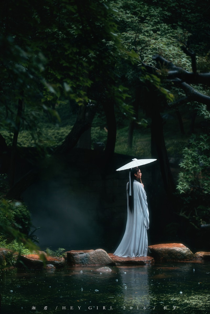 唯美如画的美女古装写真图片