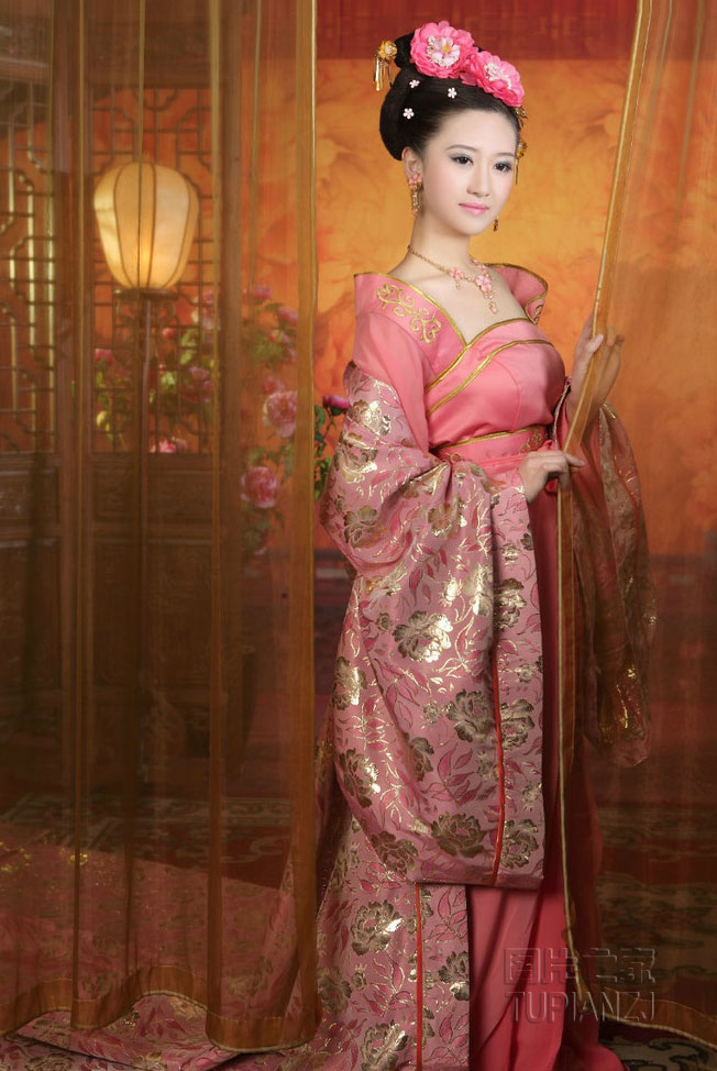 粉嫩女子端正优雅古装大片