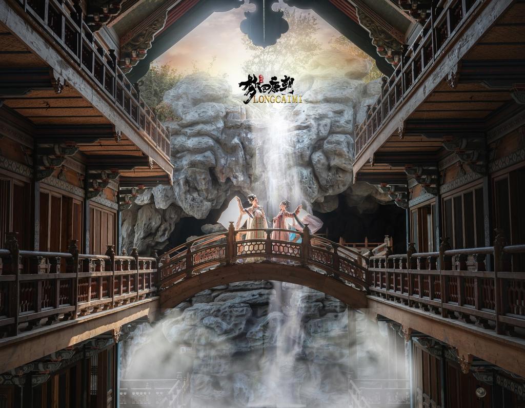 汉服少女衣着暴露奢华古风摄影图片