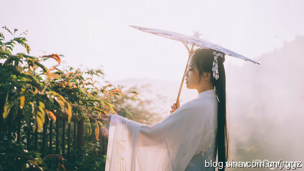 古装美女户外唯美古风图片