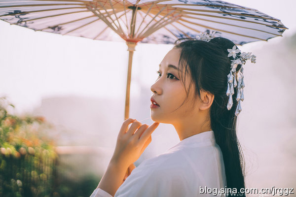 古装美女户外唯美古风图片