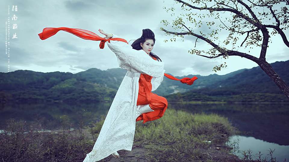 气质美女放荡不羁霸气高冷古装摄影写真