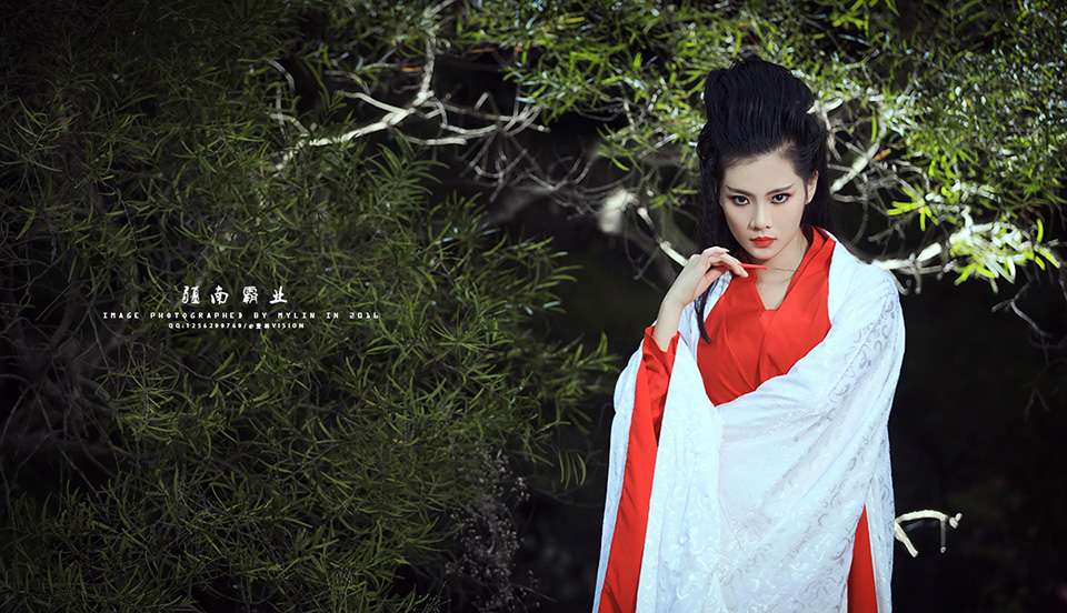 气质美女放荡不羁霸气高冷古装摄影写真