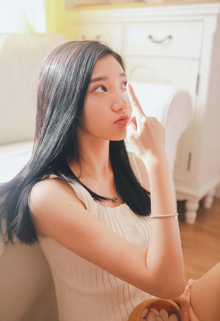 Beautyleg细长腿高跟白丝美女抹胸超短秀