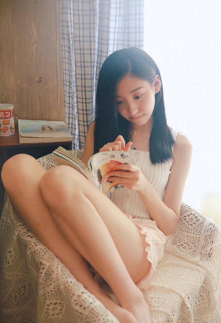 Beautyleg细长腿高跟白丝美女抹胸超短秀