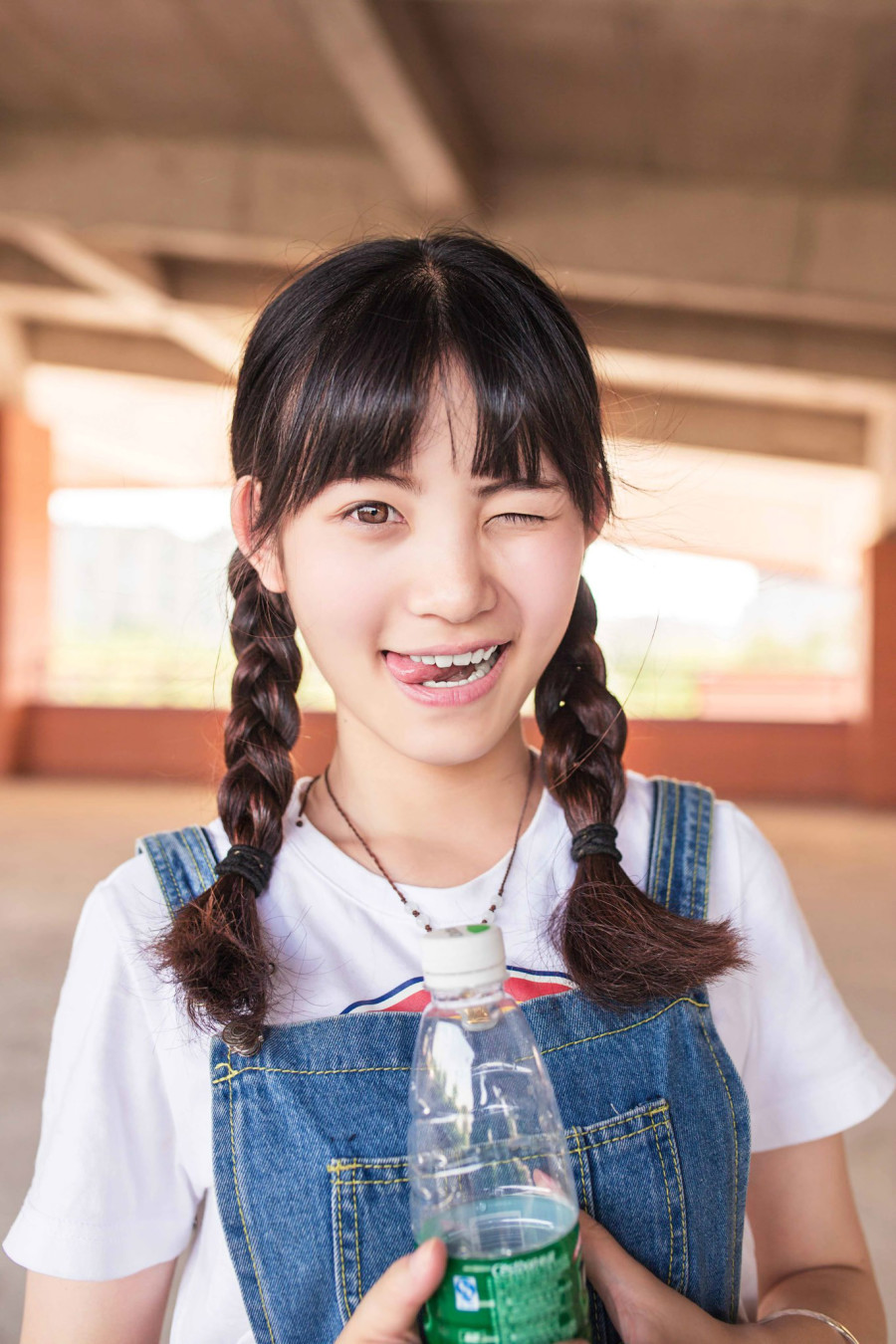 极品乳神周于希连体黑丝掩不住的双峰摇摇欲坠大胆艳照