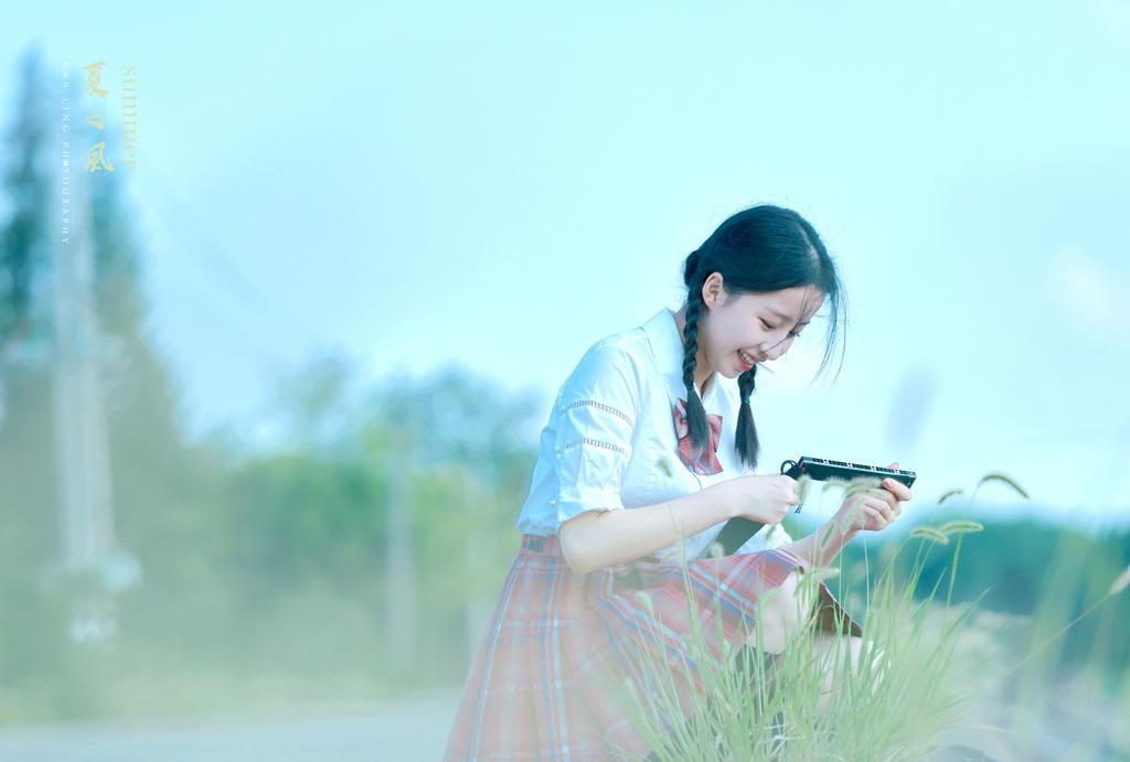 元气少女制服短裙黑丝美腿写真