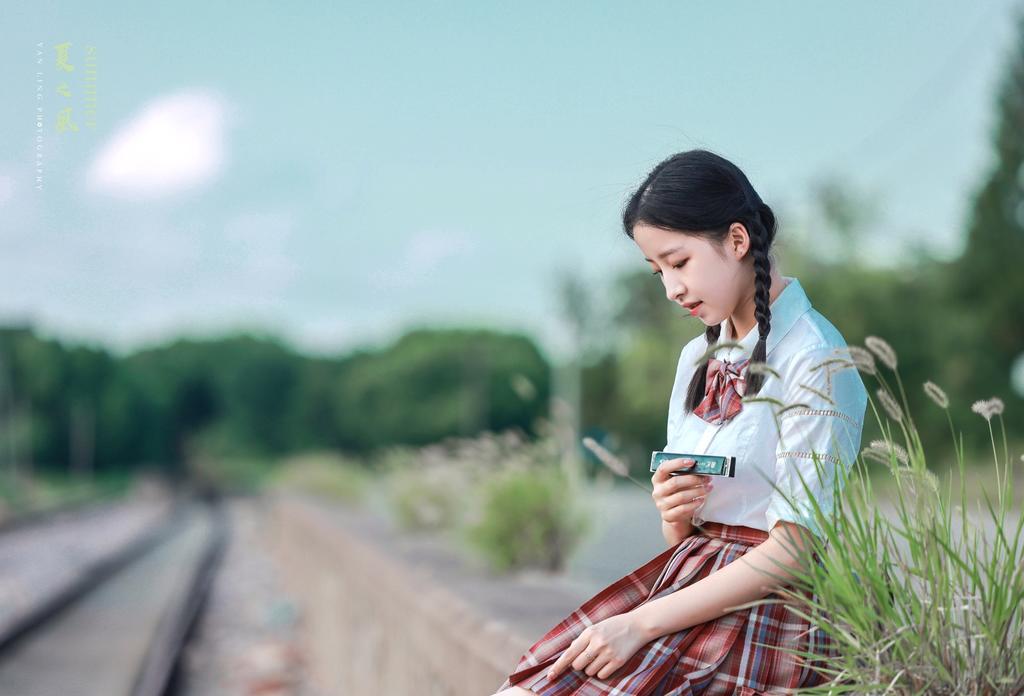 元气少女制服短裙黑丝美腿写真