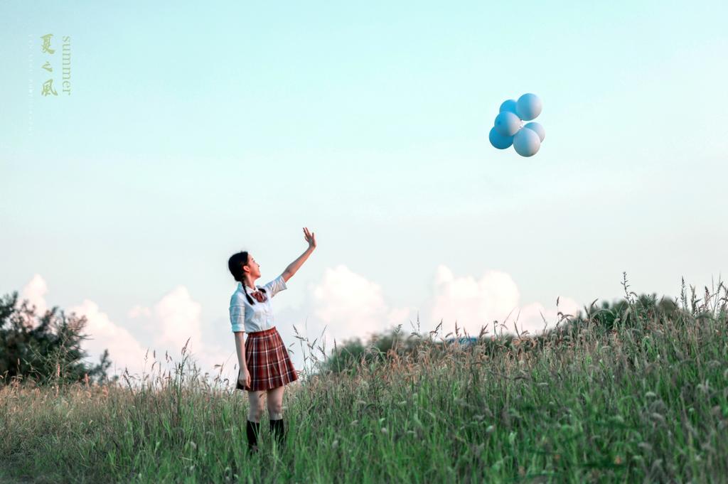 元气少女制服短裙黑丝美腿写真