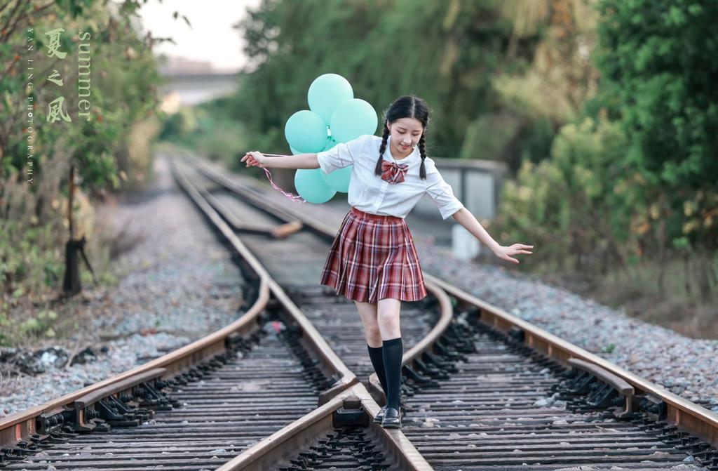 元气少女制服短裙黑丝美腿写真