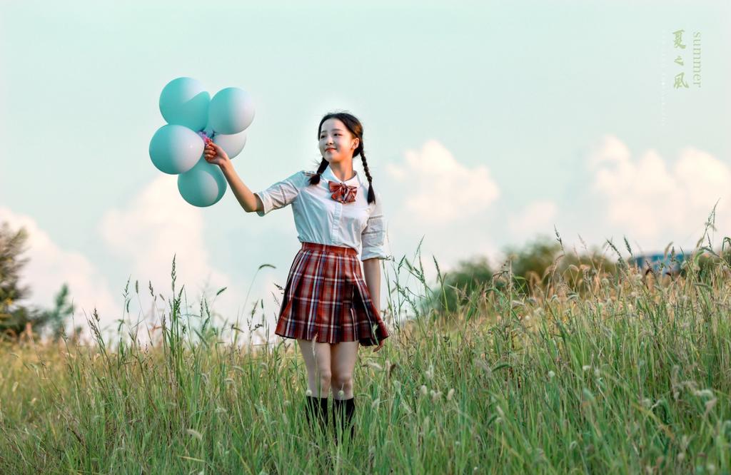 元气少女制服短裙黑丝美腿写真