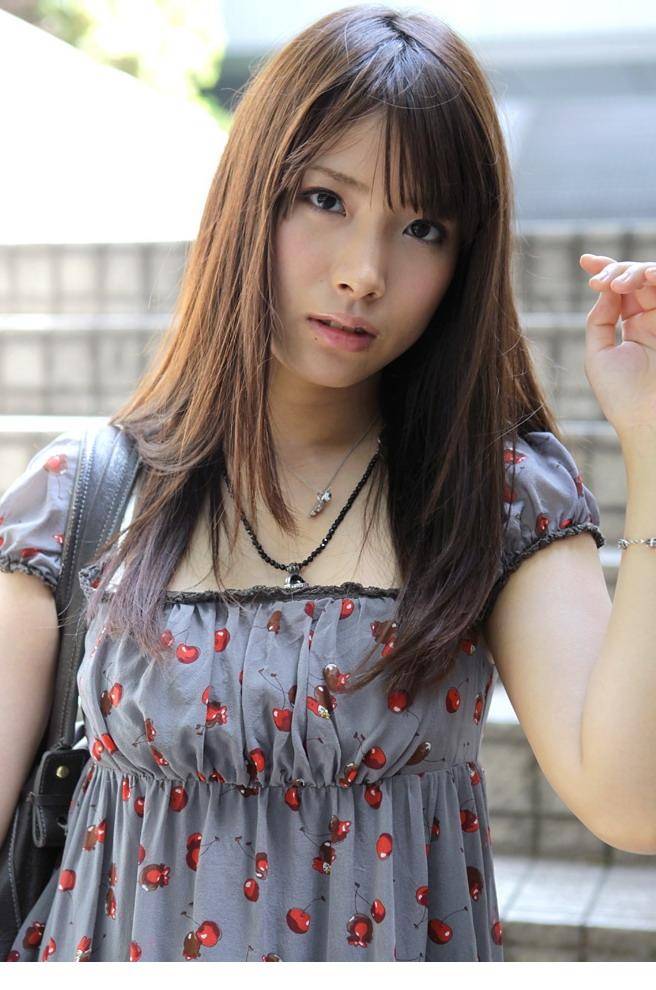 乌克兰美女性感小蛮腰古铜色肌肤酥胸迷人性感艺术照