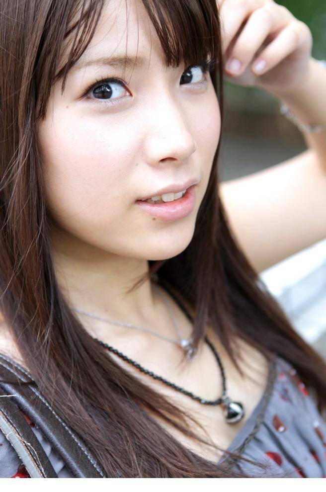 乌克兰美女性感小蛮腰古铜色肌肤酥胸迷人性感艺术照