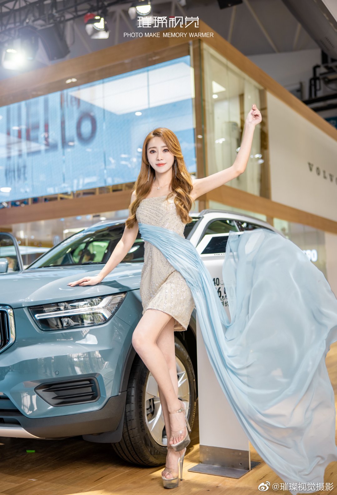 靓丽车模个高腿长肤白貌美套图